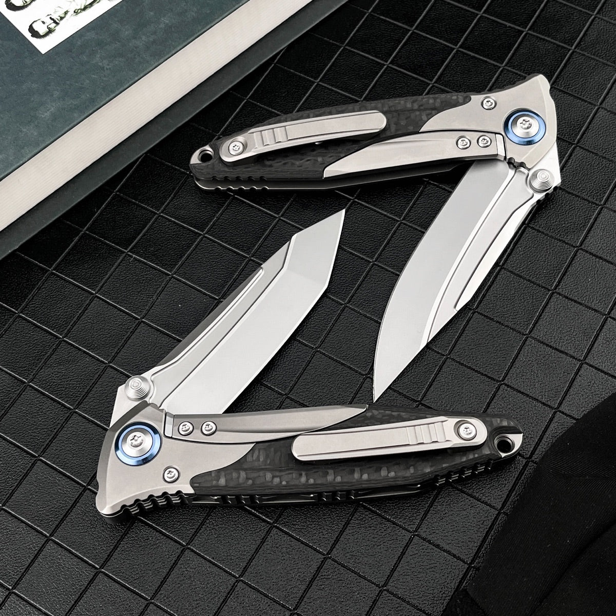 M390 Steel Folding Pocket Knife TC4 Titanium Carbon Fiber Handle Thumb Stud Sub-Frame Lock EDC Folder