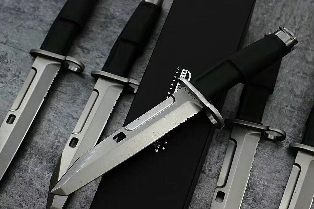 EXTREMA RATIO Fixed Blade Tactical Knife Outdoor Survival Hunting Camping Knives EDC Military Army Dagger KnifesIt can be equipped with M4/M16,handle material glass fiber