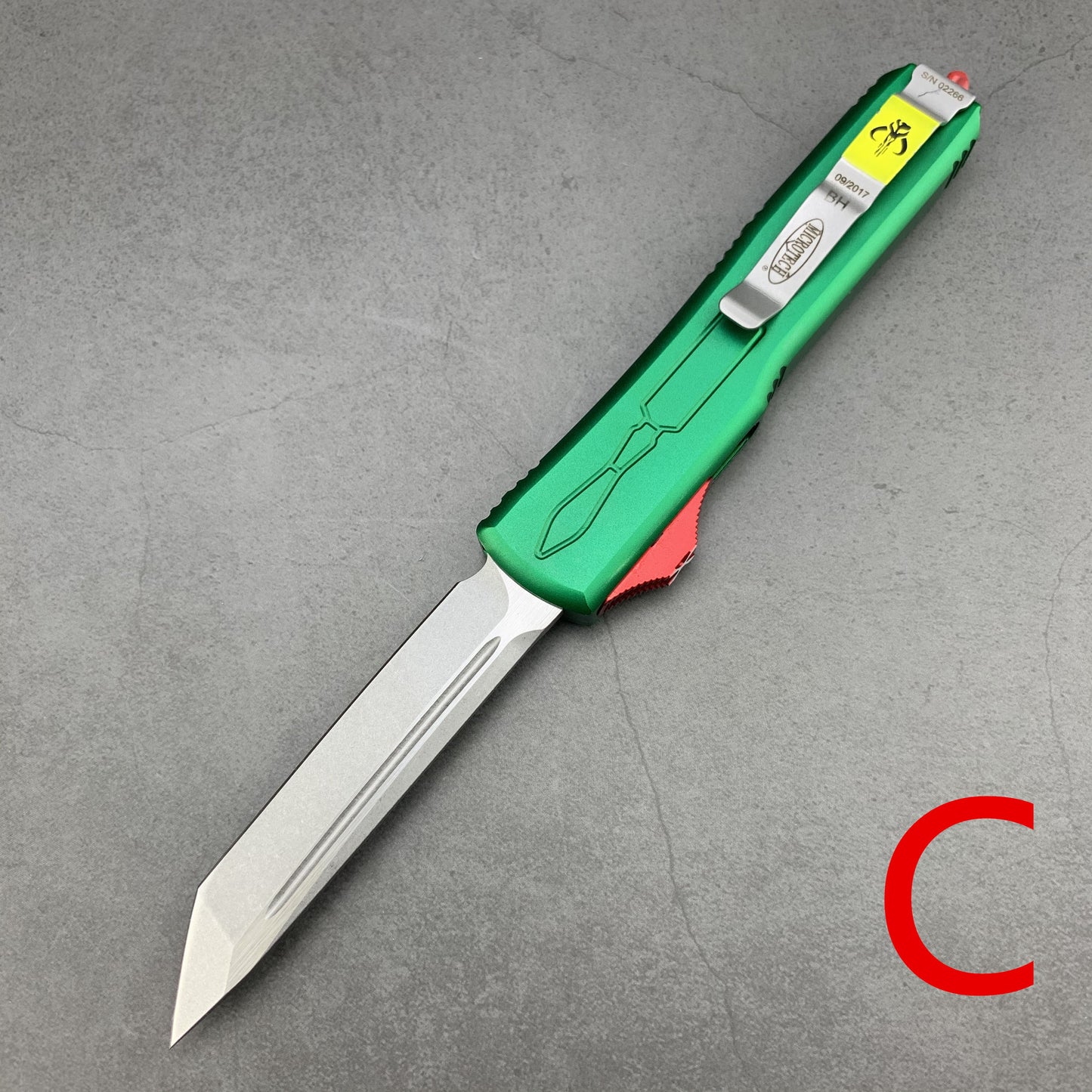 Microtech's top-quality Bounty Hunters aviation aluminum handle AUTO OTF spring automatic Knife quick switch straight out of the double-edged outdoor hiking camping survival Tactical Knife